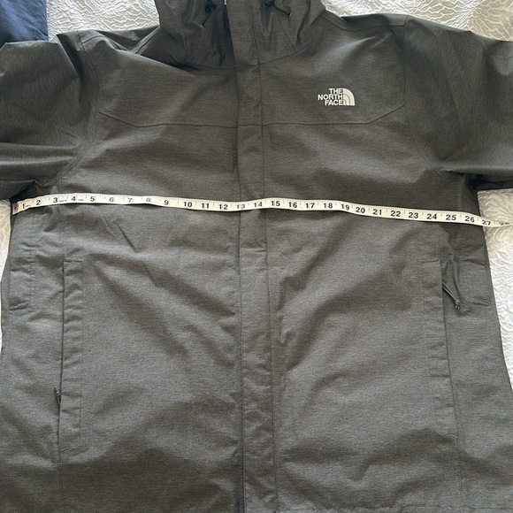 Used Men’s North Face Jacket - Picture 9 of 13